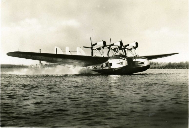 D:\Downloads\Savoia-Marchetti_S.66_take_off.jpg